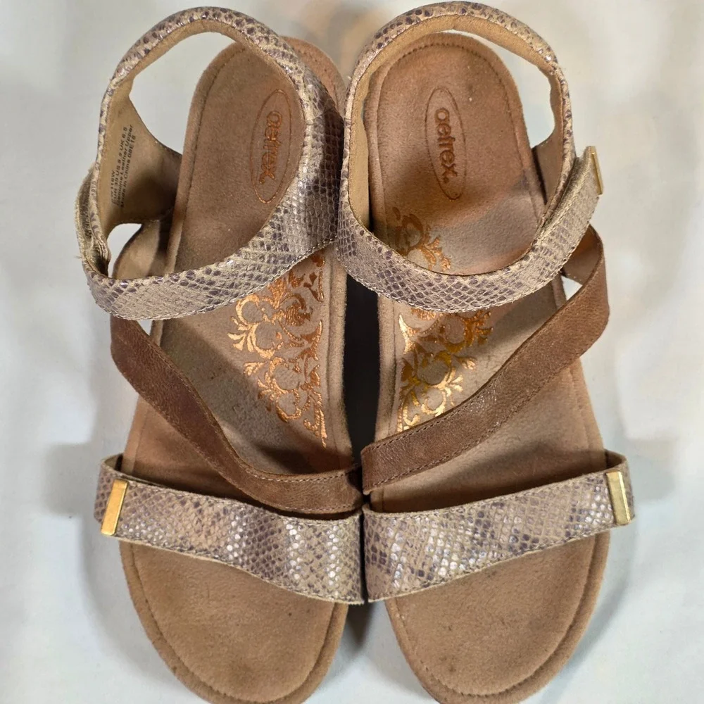 AETREX Womens 8.5 Brynn Wedge Sandals Brown Snakeskin Leather Orthopedic Comfort